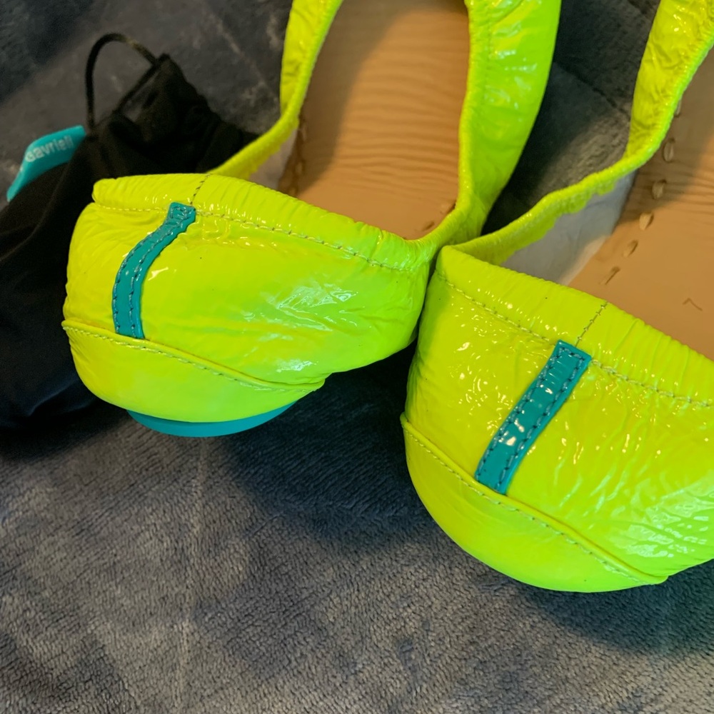 New In Box Women’s Tieks Unmellow Yellow size 7 - Picture 5 of 6